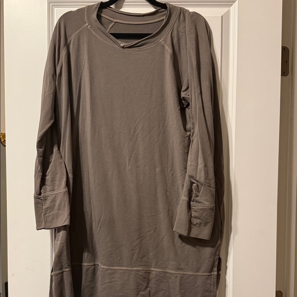 Relaxed Long Sleeve Tunic in Taupe-Grey